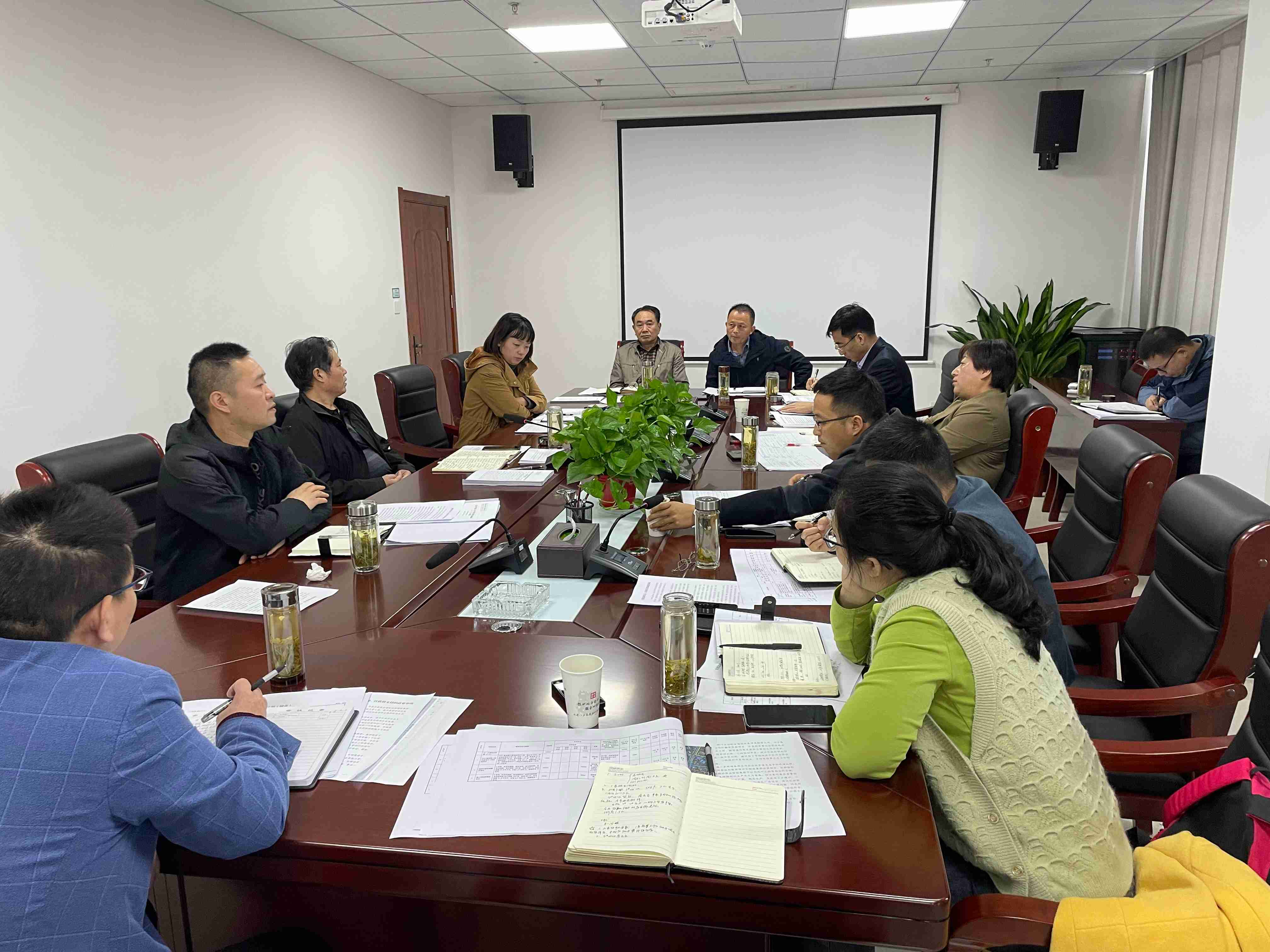集团重点工作部署会(1).jpg